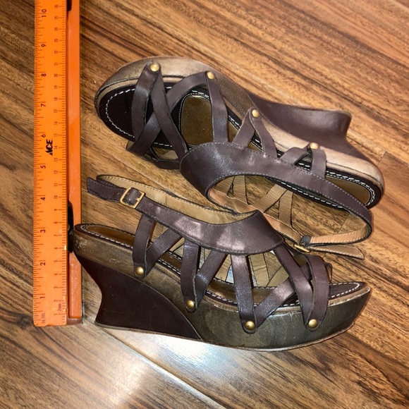 Leifsdottir Leather Wedges - Picture 3 of 9